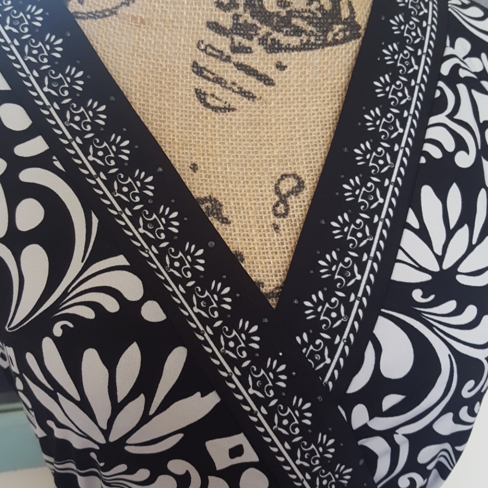 Apt 9 Faux Wrap Black & White Floral Top - Picture 2 of 5